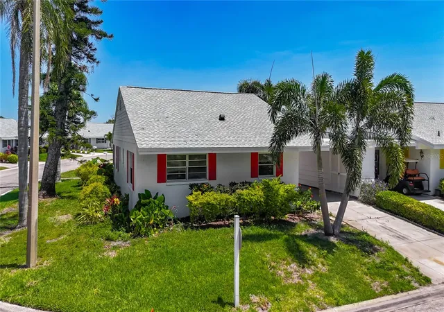 Photo 3 of House for sale at 4523 W Independence Dr, Bradenton, FL 34210 | MLS# A4689922 | Listing updated on 2026-09-21