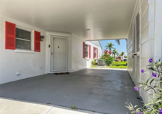 Photo 4 of House for sale at 4523 W Independence Dr, Bradenton, FL 34210 | MLS# A4689922 | Listing updated on 2026-09-21
