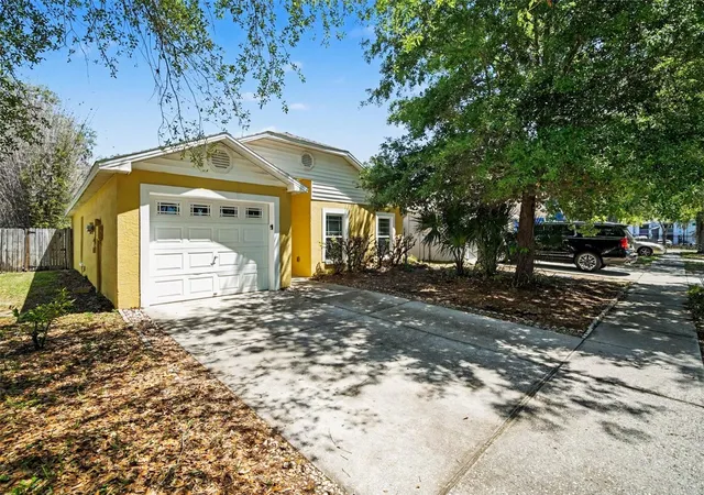 3rd image of 2424 Camden Oaks Pl, Valrico, FL 33594 | MLS# O6398872