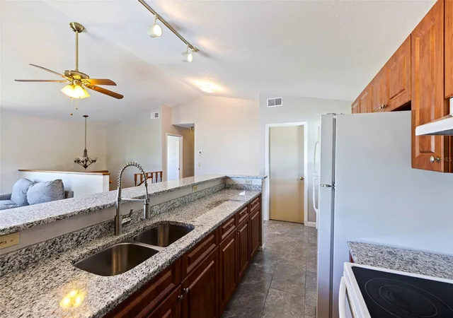 3rd image of 334 Crosswinds Dr, Palm Harbor, FL 34683 | MLS# TB8497379