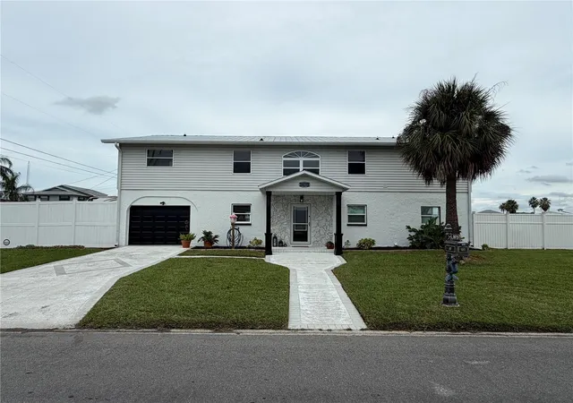 Photo 3 of Single family home for sale at 3173 Gulfview Dr, Hernando Beach, FL 34607 | MLS# TB8497388 | Listing updated on 2026-10-05