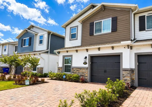 Photo 3 of Townhouse for sale at 5076 Rain Shadow Dr, St Cloud, FL 34772 | MLS# O6398911 | Listing updated on 2026-08-30