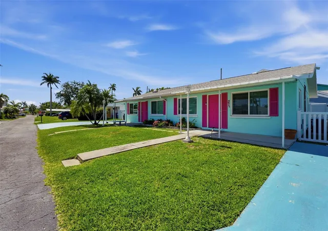 2nd image of 4515 4517 103rd Street Ct W, Bradenton, FL 34210 | MLS# A4689952