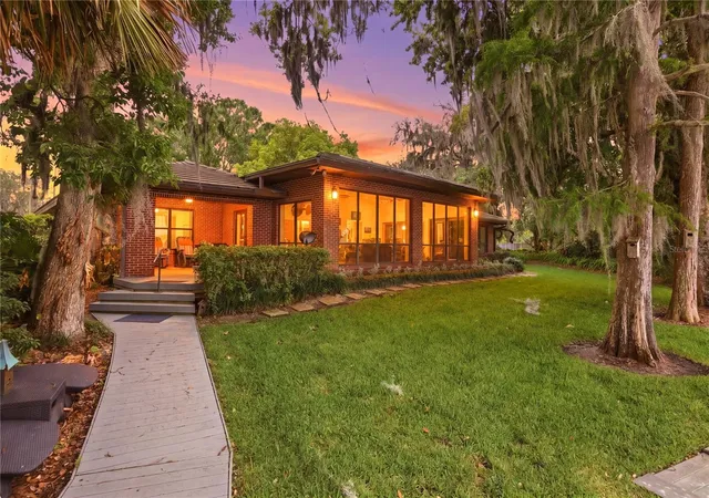 3rd image of 4910 E Lake Dr, Winter Springs, FL 32708 | MLS# O6398929