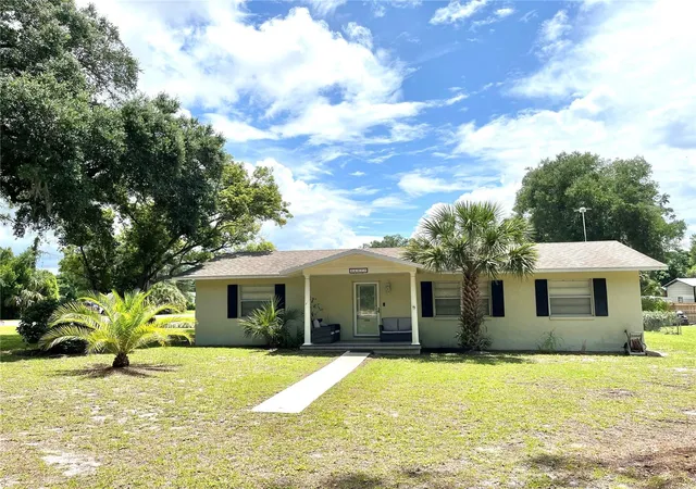 1st image of 407 Poinsettia Ave, Fruitland Park, FL 34731 | MLS# G5110996