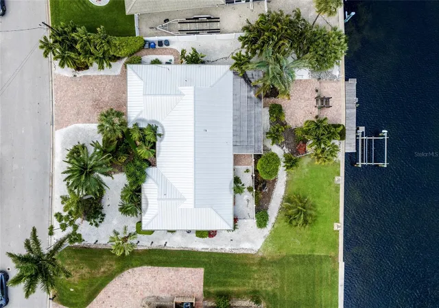 Homes for sale in Bradenton, FL | 5007 Bimini Dr, Bradenton, FL 34210 | MLS# A4689960