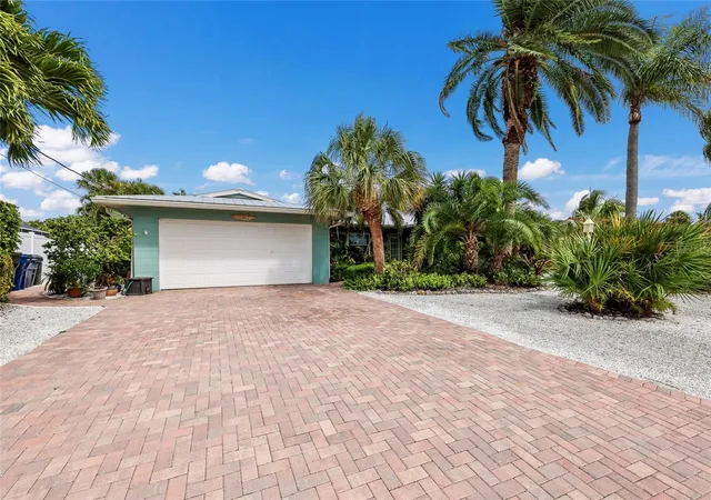 Homes for sale in Bradenton, FL | 5007 Bimini Dr, Bradenton, FL 34210 | MLS# A4689960