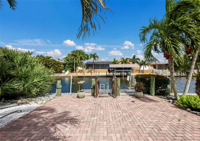 Homes for sale in Bradenton, FL | 5007 Bimini Dr, Bradenton, FL 34210 | MLS# A4689960