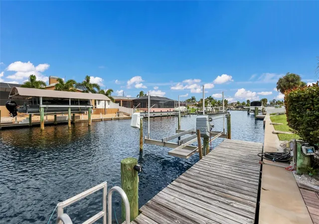 Homes for sale in Bradenton, FL | 5007 Bimini Dr, Bradenton, FL 34210 | MLS# A4689960