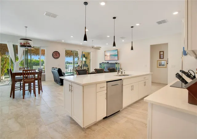 4th image of 260 Jackson Loop, Deland, FL 32724 | MLS# V4948495