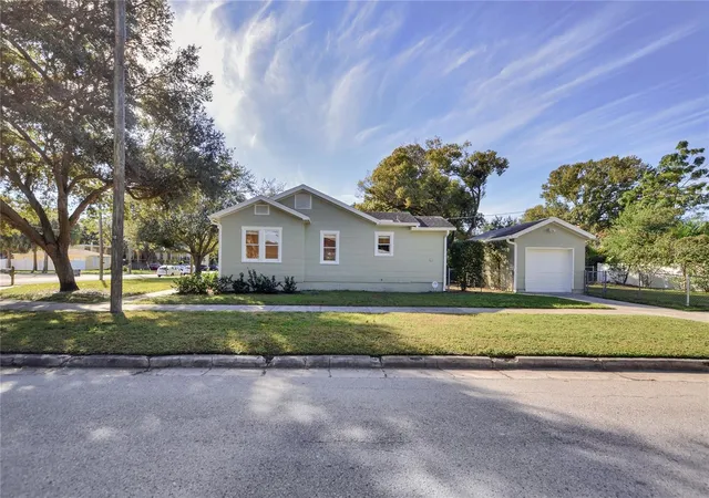 Photo 2 of Single family home for sale at 301 S Audubon Ave, Tampa, FL 33609 | MLS# TB8497491 | Listing updated on 2026-08-03
