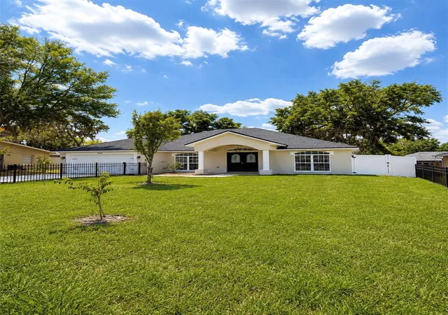 Photo 2 of Single family home for sale at 10058 Se 105th Place, Belleview, FL 34420 | MLS# OM722758 | Listing updated on 2026-09-12