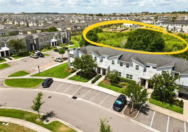 Photo 2 of Townhouse for sale at 374 Ocean Crse Ave, Davenport, FL 33896 | MLS# S5147801 | Listing updated on 2026-09-28