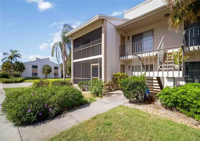 Photo 3 of Condo for sale at 5476 Swift Rd #19, Sarasota, FL 34231 | MLS# A4689984 | Listing updated on 2026-08-26