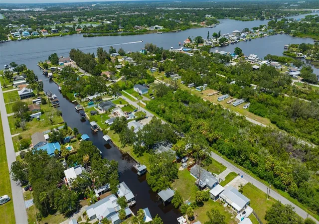 Photo 3 of Single family home for sale at 9935 River Dr, Gibsonton, FL 33534 | MLS# TB8497530 | Listing updated on 2026-09-30