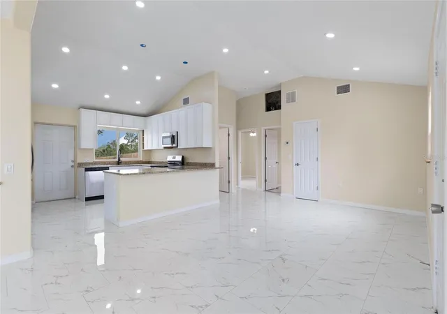 5th image of 743 Bayshore Dr, Tarpon Springs, FL 34689 | MLS# W7884829