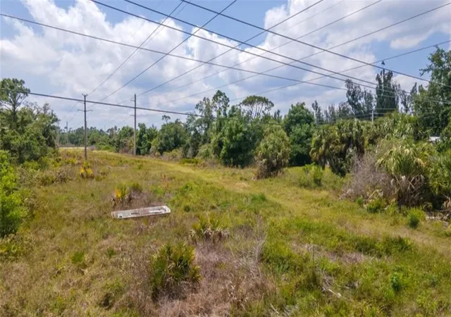 3rd image of 925 Indian Creek Ln, Punta Gorda, FL 33982 | MLS# C7524823