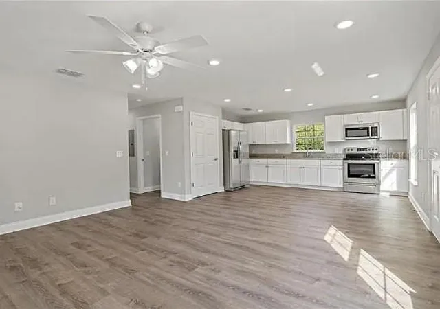 Photo 3 of Single family home for sale at 800 Ware Ave Ne, Winter Haven, FL 33881 | MLS# O6399008 | Listing updated on 2026-06-29