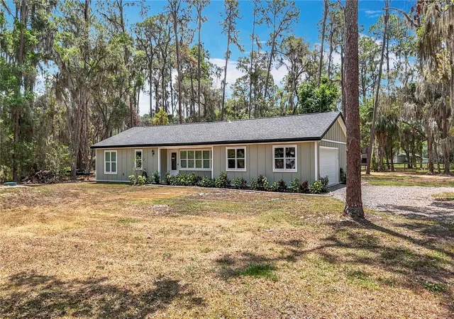 2nd image of 7374 Circle Dr, Lady Lake, FL 32159 | MLS# O6399049