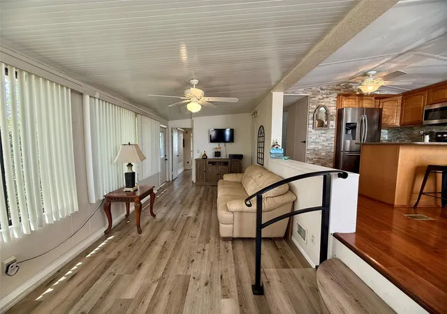 3rd image of 205 Pansy St, Davenport, FL 33837 | MLS# P4938448