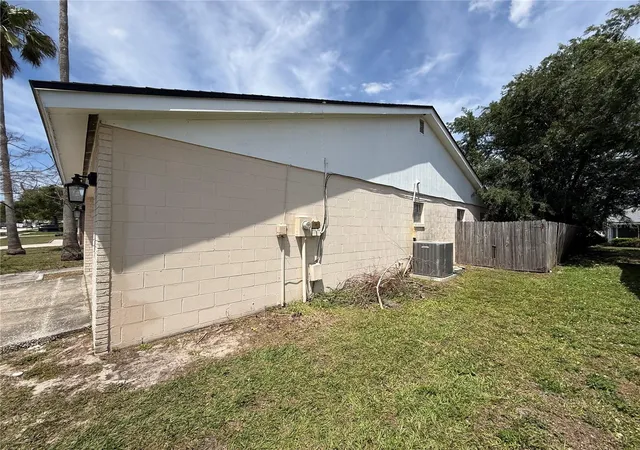 Photo 2 of Single family home for sale at 712 Hazy Meadow Ct, Brandon, FL 33510 | MLS# TB8497644 | Listing updated on 2026-07-01