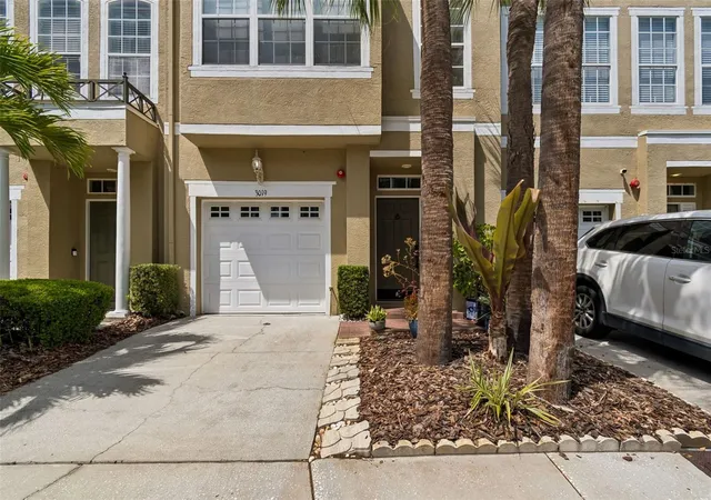 Homes for sale in Tampa, FL | 3019 Bayshore Pointe Dr, Tampa, FL 33611 | MLS# TB8497661