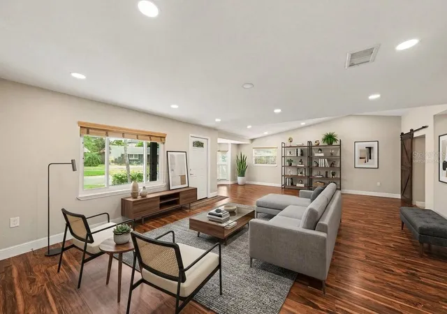 2nd image of 4015 W Land Ave, Tampa, FL 33616 | MLS# TB8497662