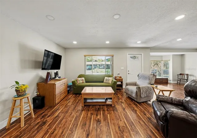 Homes for sale in Tampa, FL | 4015 W Land Ave, Tampa, FL 33616 | MLS# TB8497662
