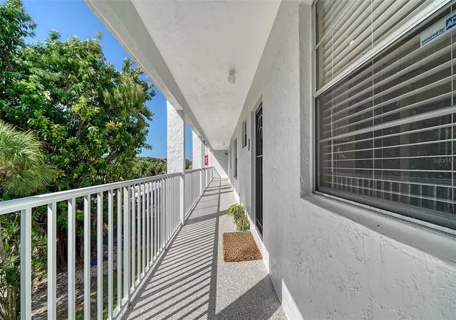 Homes for sale in Longboat Key, FL | 600 Sutton Pl #B302, Longboat Key, FL 34228 | MLS# A4690036