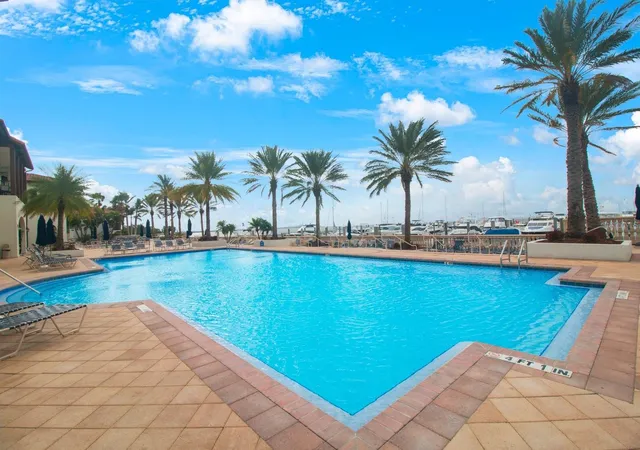 5th image of 4884 Yacht Club Dr, Tampa, FL 33616 | MLS# TB8497678