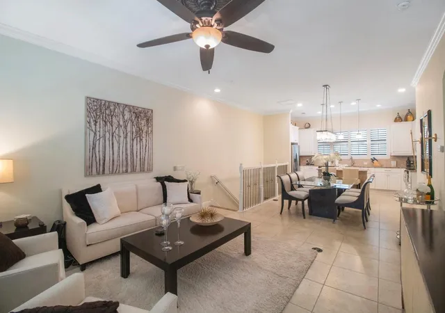 4th image of 4884 Yacht Club Dr, Tampa, FL 33616 | MLS# TB8497678