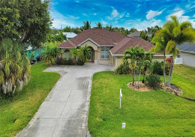 Homes for sale in Rotonda West, FL | 138 Broadmoor Ln, Rotonda West, FL 33947 | MLS# D6147056