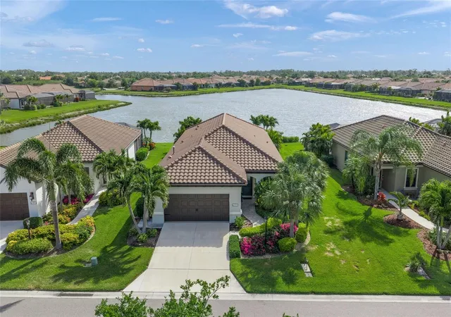 Photo 4 of Single family home for sale at 215 Cassano Dr, Nokomis, FL 34275 | MLS# A4690049 | Listing updated on 2026-09-07