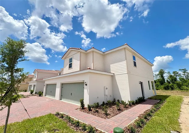 Photo 2 of Townhouse for sale at 552 Bay Leaf Dr, Kissimmee, FL 34759 | MLS# TB8497720 | Listing updated on 2026-06-19