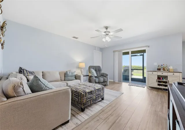 5th image of 1607 Swan Lake Cir, Dundee, FL 33838 | MLS# O6399170