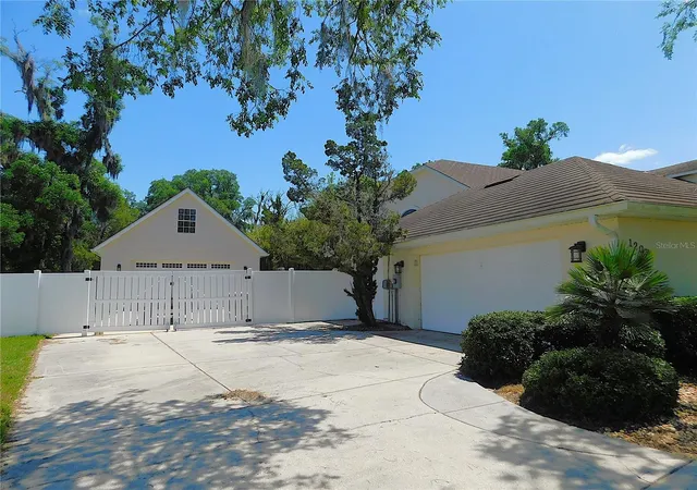 Photo 3 of Sale Pending at 1203 SE 49th Avenue, Ocala, FL 34471 | MLS# OM722802 | Listing updated on 2026-09-13