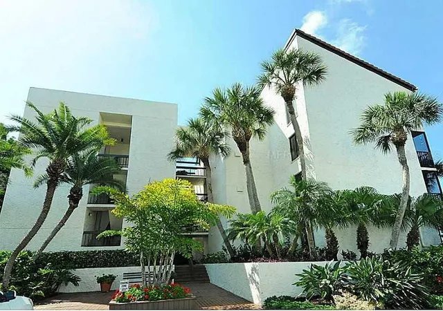 Photo 1 of Condo for sale at 1975 Gulf Of Mexico Dr #G4-203, Longboat Key, FL 34228 | MLS# A4690072 | Listing updated on 2026-10-11