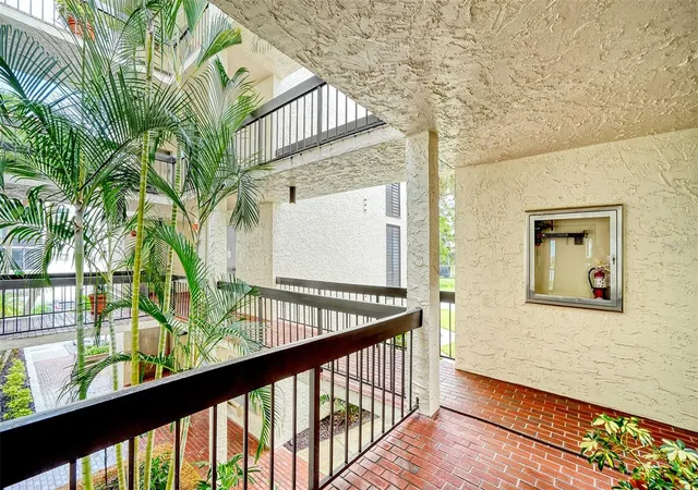 Photo 3 of Condo for sale at 1975 Gulf Of Mexico Dr #G4-203, Longboat Key, FL 34228 | MLS# A4690072 | Listing updated on 2026-10-11