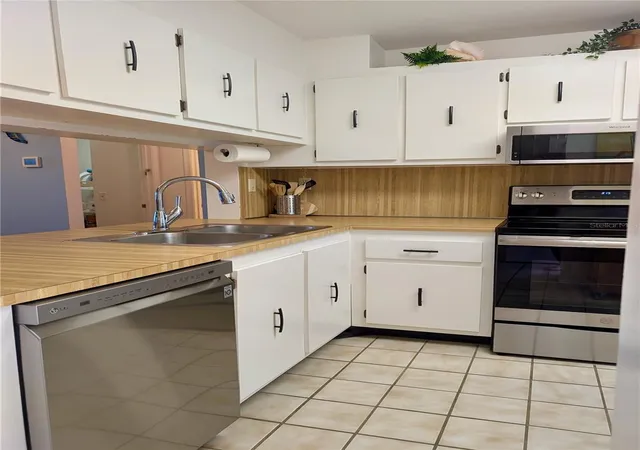 Listing Photo 4 - Condo for sale in building located at 6218 Palma Del Mar Blvd S, St. Petersburg, FL 33715 - Unit #114
