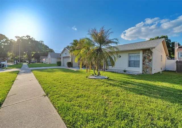 Photo 3 of Sale Pending at 9724 Cypress Pond Ave, Tampa, FL 33647 | MLS# O6399218 | Listing updated on 2026-06-25