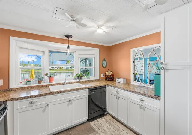 4th image of 970 Jolanda Cir, Venice, FL 34285 | MLS# A4690091