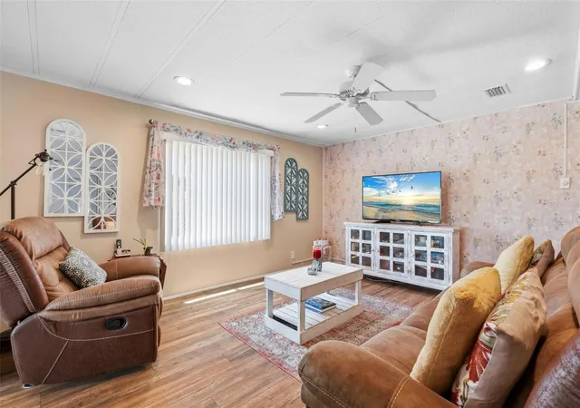 5th image of 970 Jolanda Cir, Venice, FL 34285 | MLS# A4690091