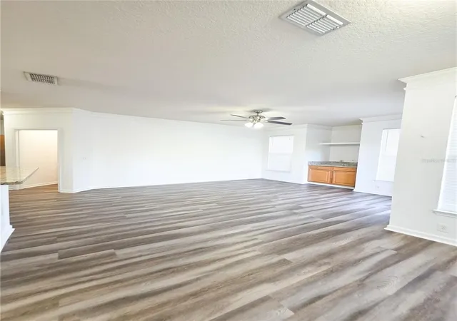 3rd image of 10431 Villa Vw Cir, TAMPA, FL 33647