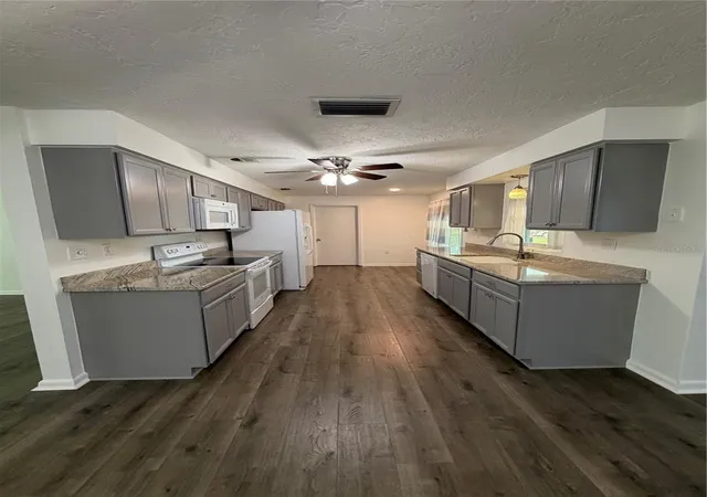 4th image of 320 S Harrison St, Beverly Hills, FL 34465 | MLS# TB8497817