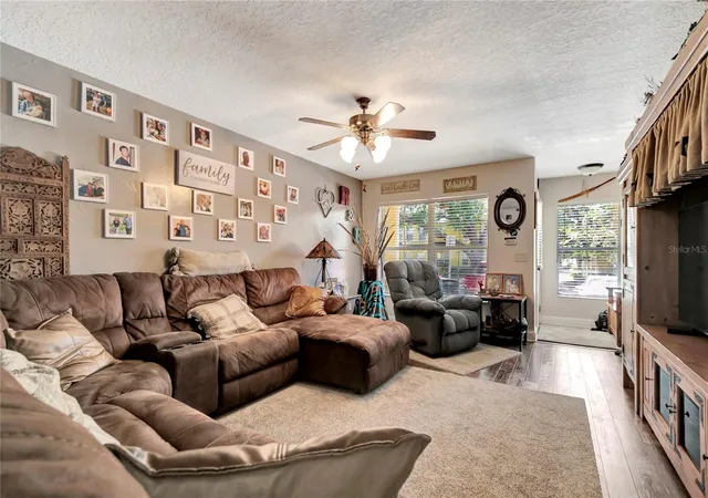 5th image of 213 Draw Bridge Ln, Valrico, FL 33594 | MLS# TB8497846