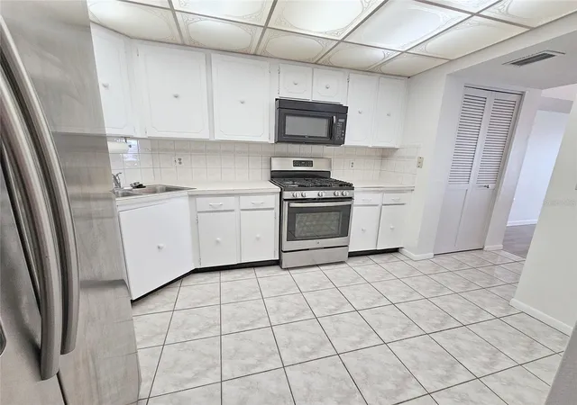 3rd image of 5980 Shore Blvd S #405, Gulfport, FL 33707 | MLS# TB8497860