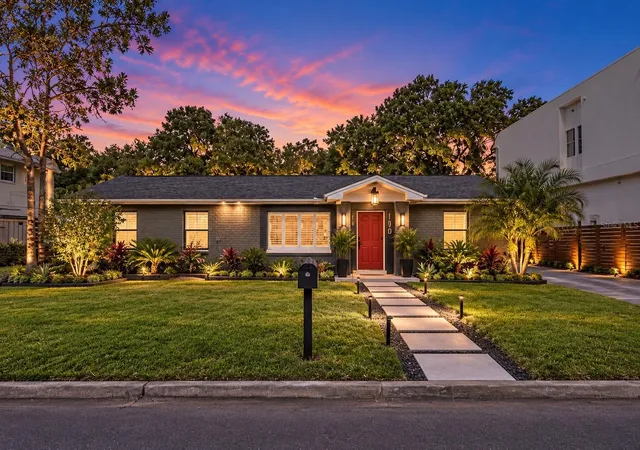 Photo 2 of Single family home for sale at 110 N Lincoln Ave, Tampa, FL 33609 | MLS# TB8497862 | Listing updated on 2026-09-08