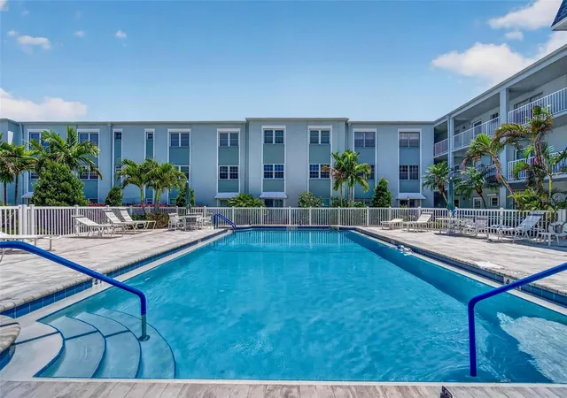 3rd image of 701 Poinsettia Rd #308, Belleair, FL 33756 | MLS# TB8497878