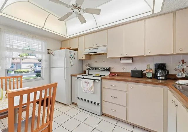 5th image of 2609 Woodgate Ln, SARASOTA, FL 34231