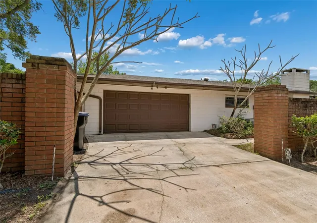 Photo 4 of Single family home for sale at 4801 Big Oaks Ln, Orlando, FL 32806 | MLS# O6399271 | Listing updated on 2026-08-27